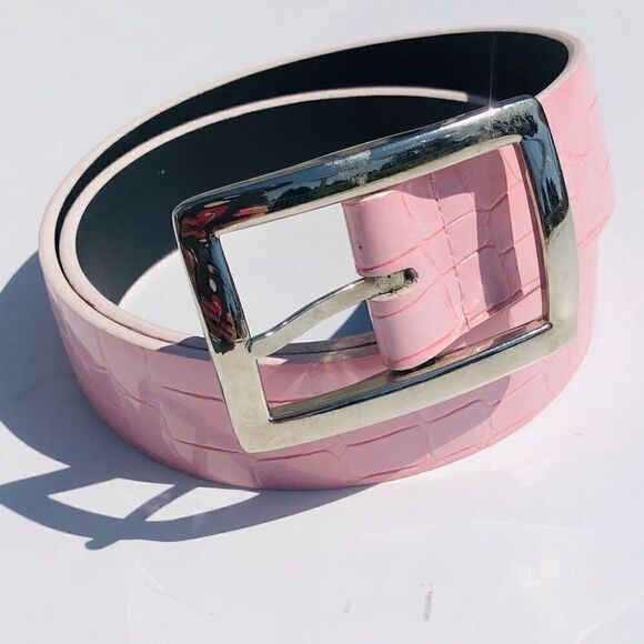 Accessories - Pink faux leather cute fashion belt.